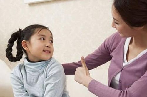 Chuyên gia chỉ rõ: 5 kiểu khen quen thuộc của bố mẹ 'giết chết' động lực phấn đấu của con