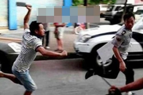 Khởi tố đối tượng chém hàng xóm phải cấp cứu