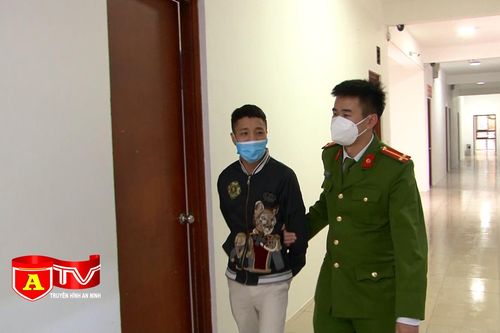 Chân dung ' tú ông' chuyên môi giới mại dâm qua mạng xã hội