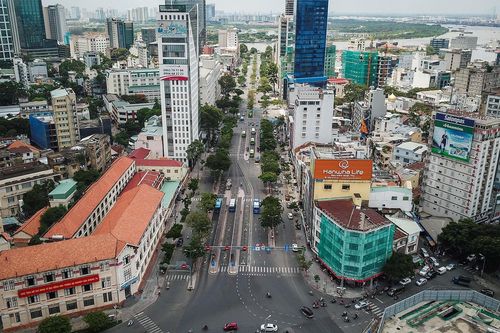 Đất trung tâm TP.HCM đang được ngân hàng rao bán hàng loạt