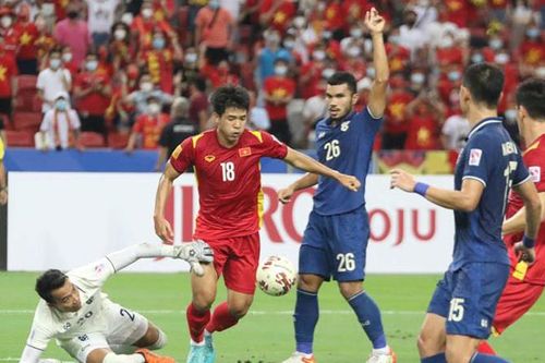 Khoảng lặng sau chuỗi vinh quang