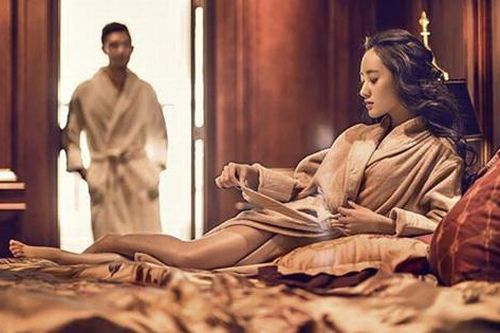 Vợ chết lặng chẳng thể ngờ chồng 'giấu' chuyện ngoại tình theo cách 'cao thủ' này