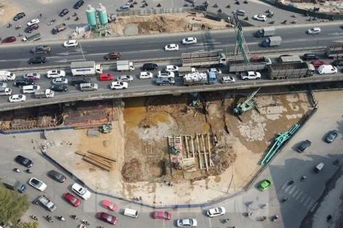 Cận cảnh những đoạn thi công đầu tiên hầm chui Lê Văn Lương