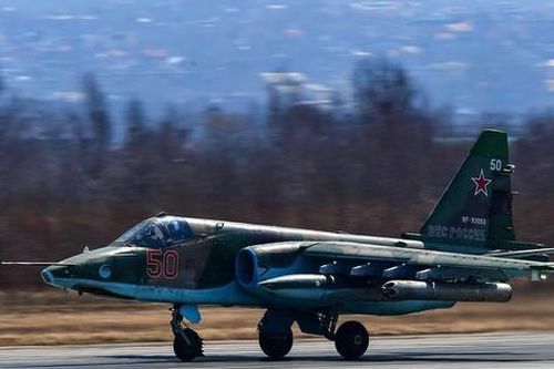 Phi đội Su-25 diễn tập thả bom, phóng rocket vào mục tiêu giả định