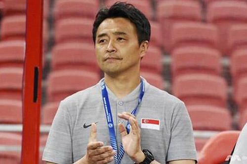 HLV đầu tiên ở AFF Cup từ chức