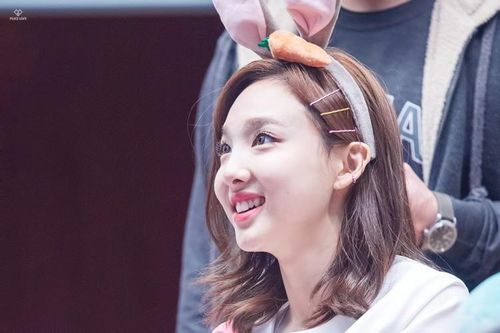 6 mỹ nhân Kpop càng lộ nọng cằm lại càng đáng yêu