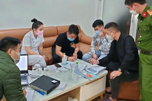 Phẫu thuật thẩm mỹ 'chui' dưới vỏ bọc spa, chăm sóc da