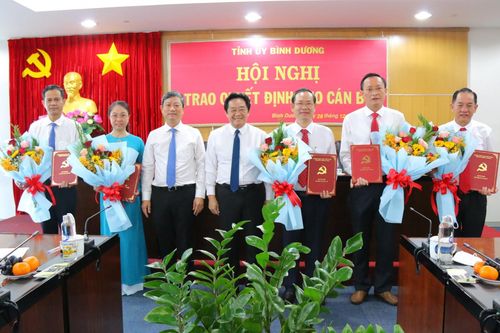 Công bố quyết định của Thủ tướng Chính phủ về công tác cán bộ