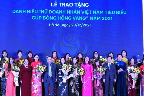 Trao Cúp Bông hồng vàng tặng 60 nữ doanh nhân Việt Nam tiêu biểu