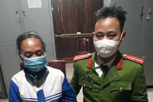 Bị bắt khi đi giao ma túy cho khách