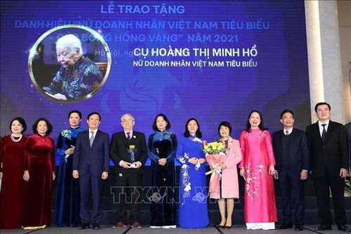 Phó Chủ tịch nước trao tặng danh hiệu Nữ doanh nhân Việt Nam tiêu biểu năm 2021