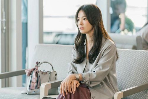 Song Hye Kyo chứng minh sức hút 'khủng', chỉ diện vài mẫu áo khoác đã khiến hãng thời trang 'cháy hàng'
