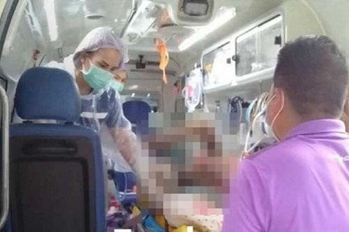 Vỗ ngực khoe bản thân 'đao thương bất nhập', ông bố bị con trai châm lửa thiêu sống