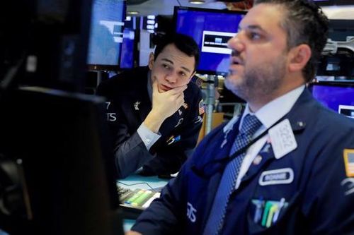 Dow Jones tăng phiên thứ 5 liên tiếp, giá dầu cao nhất 1 tháng