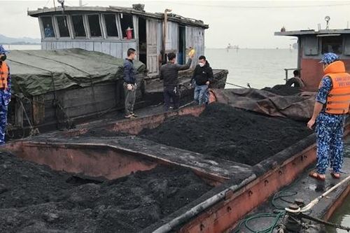 Bắt 2 tàu vận chuyển 220 tấn than không rõ nguồn gốc trên biển