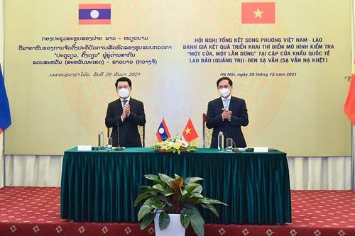 Mô hình kiểm tra cửa khẩu 'một cửa, một lần dừng' đem tới nhiều thuận lợi cho nhân dân Việt Nam và Lào