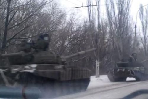 Xe tăng T-80BV Ukraine áp sát biên giới Nga ở khoảng cách chỉ 2km