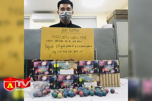 Cất giấu 13 kg pháo nổ trên tàu chở cát vẫn bị phát giác