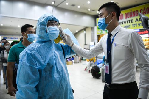 Hà Nội dừng quy định cách ly người đến từ nước có biến chủng Omicron