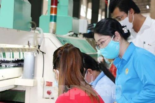 Doanh nghiệp ở Bình Dương đăng ký làm Tết và chế độ thưởng ra sao?