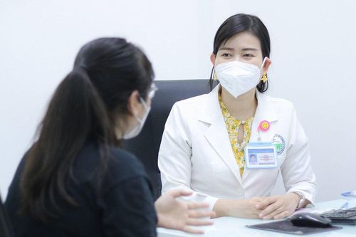 Ngực lở loét, chảy mũ sau khi làm hồng 'nhũ hoa'