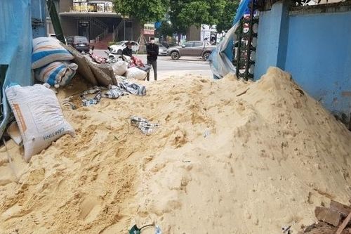 Bán tháo nhà hàng, ông chủ đi làm cửu vạn, tối ngủ phòng trọ 10m2