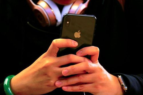 Apple đặt một nhà máy sản xuất iPhone vào chế độ 'đèn vàng'