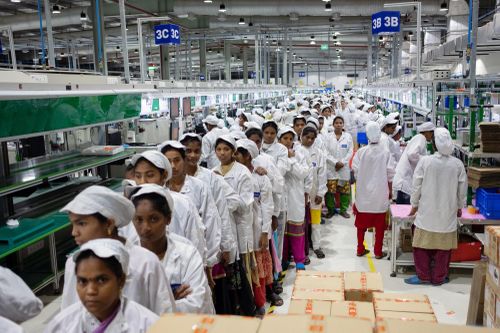 Apple 'bật đèn vàng' với nhà máy lắp ráp iPhone của Foxconn tại Ấn Độ