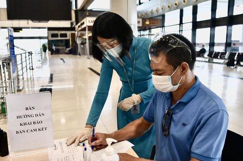 COVID nặng nề, thưởng Tết của lao động hàng không, đường sắt ra sao?