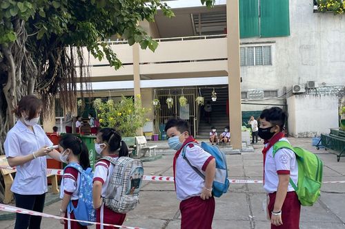 Băn khoăn thời điểm cho học sinh tiểu học trở lại trường
