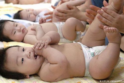 Hàn Quốc lần đầu tiên lâm vào tình cảnh suy giảm dân số đáng báo động