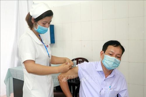 Nam Định tiêm phủ vaccine cho người dân, phòng biến chủng mới Omicron