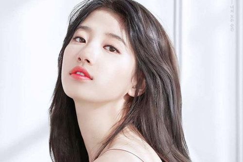 'Tình đầu quốc dân' Suzy được sao nam 'Ký Sinh Trùng' khen là người đẹp nhất showbiz xứ Hàn