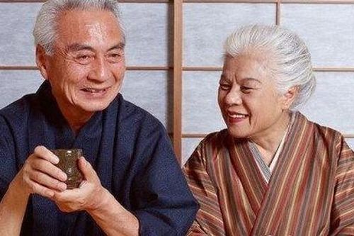 Người Nhật có tuổi thọ cao nhất thế giới nhờ 4 điều không bao giờ làm trong bữa tối