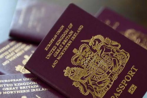 Pháp tạm đình chỉ quy định cấm quá cảnh đối với người Anh ở EU