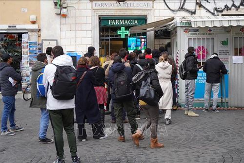Italy ghi nhận trên 126.800 ca mắc mới COVID-19 trong ngày 30/12