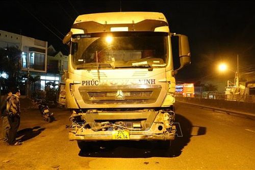 Tạm giữ lái xe đầu kéo làm 2 người chết, 17 người bị thương tại Bình Định