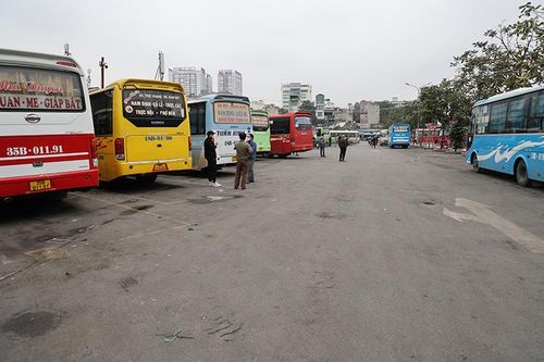 Nghỉ Tết Dương lịch, bến xe vắng khách, lái xe 'than trời' vì thất thu