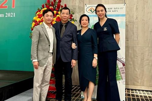 Đàm Thu Trang hiếm hoi xuất hiện bên mẹ chồng quyền lực, lộ chi tiết chứng tỏ mối quan hệ 'xịn mịn'