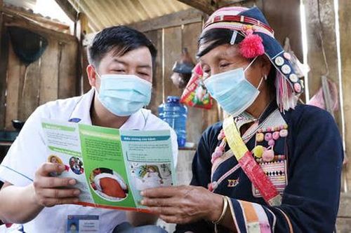 Đẩy mạnh vận động các đối tượng tham BHYT hộ gia đình