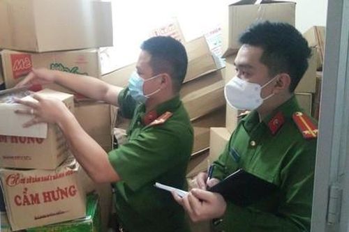 Phát hiện nhiều vụ thực phẩm không rõ nguồn gốc, 'tuồn' ra thị trường dịp Tết