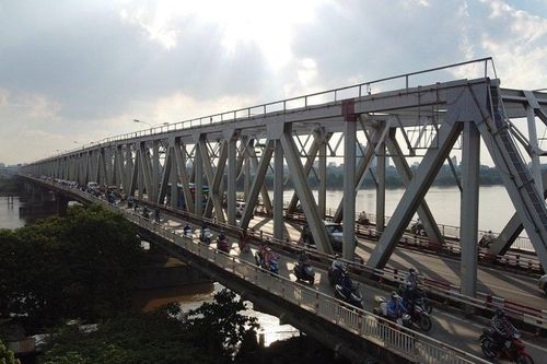 Xem kiểm nghiệm từ chiếc ốc vít để sửa tổng thể cầu Chương Dương 36 năm tuổi