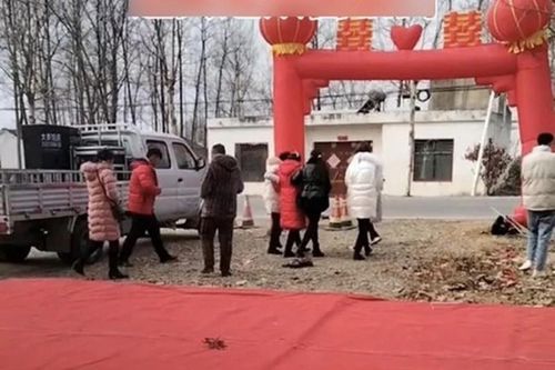 Cô dâu chuyển dạ giữa đám cưới, ngày vui thêm phần phấn khởi