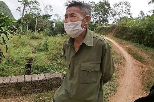 Kì lạ nghề nhặt phân 'vua'