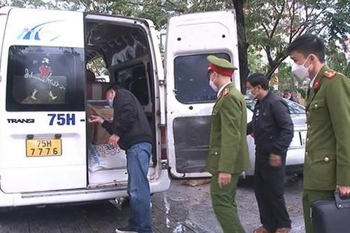 Phát hiện cầy hương, cầy vòi quý hiếm trong ô tô chở thuốc lá, rượu lậu