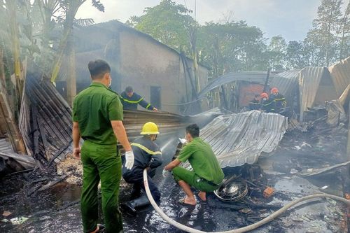 Nghịch tử phóng hỏa đốt nhà cha mẹ ruột