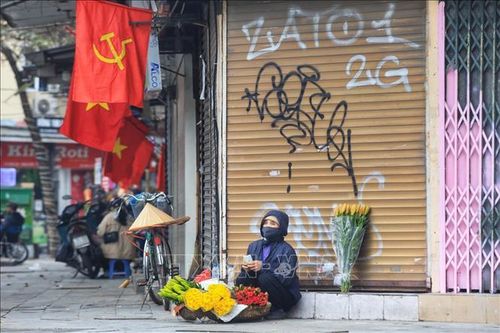 Người dân Hà Nội đón ngày đầu năm mới 2022