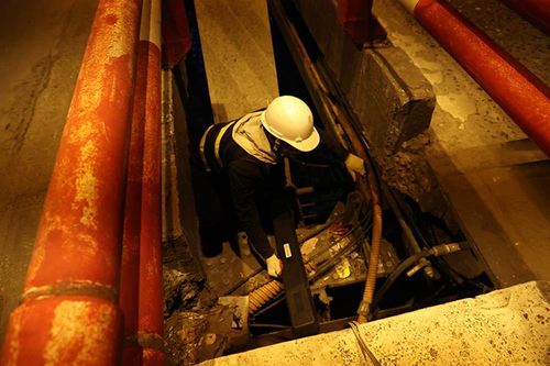 Xuyên đêm kiểm định hiện trạng cầu Chương Dương, Hà Nội