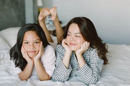Phạm Quỳnh Anh hạnh phúc bên gái yêu, nhan sắc trẻ trung gây bất ngờ