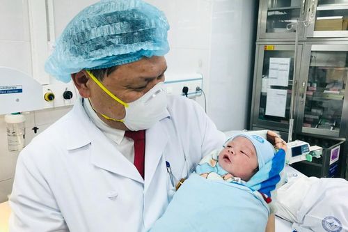 Đón những em bé đầu tiên chào đời trong năm mới 2022